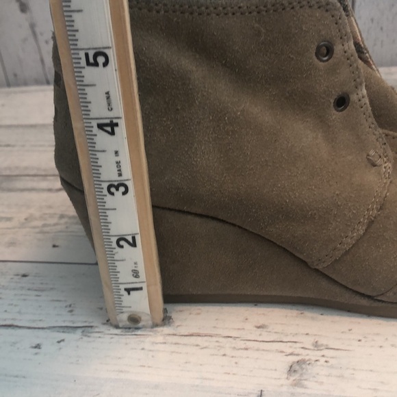 Toms Suede Ankle Booties 8 - Picture 6 of 9